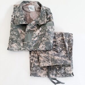 US Army ACU UCP Digital Camo Flame Resistant FRACU Coat Pant Set Size Medium Reg